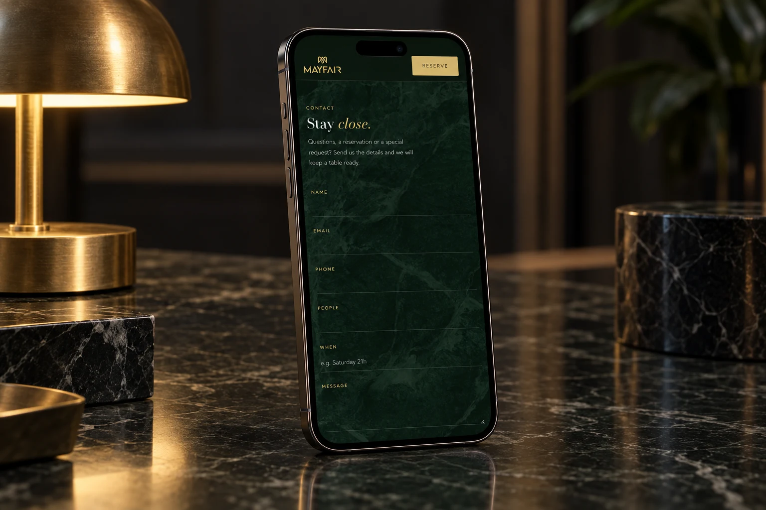Mayfair: Contactformulier op mobiel