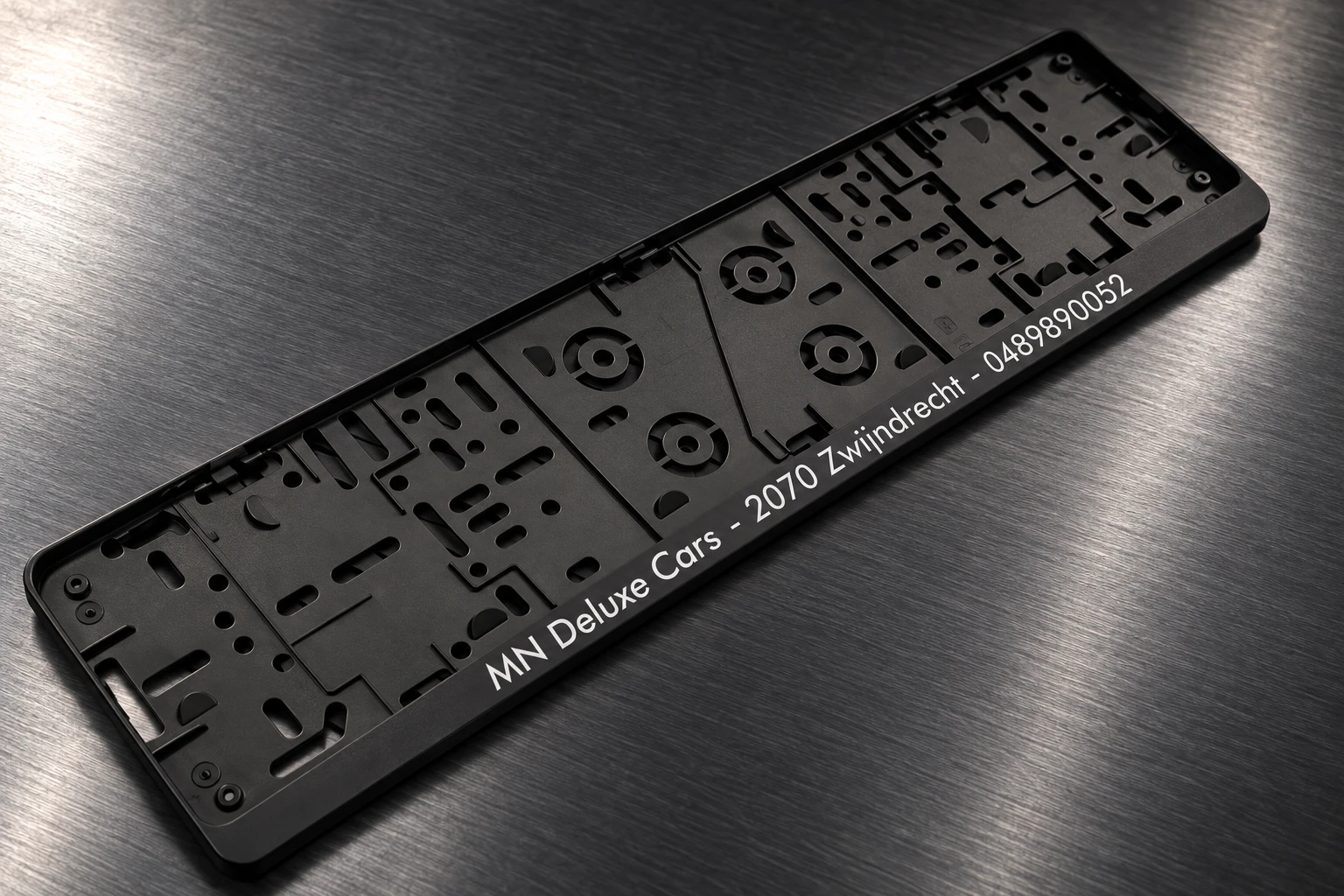 Nummerplaathouder als productmockup.