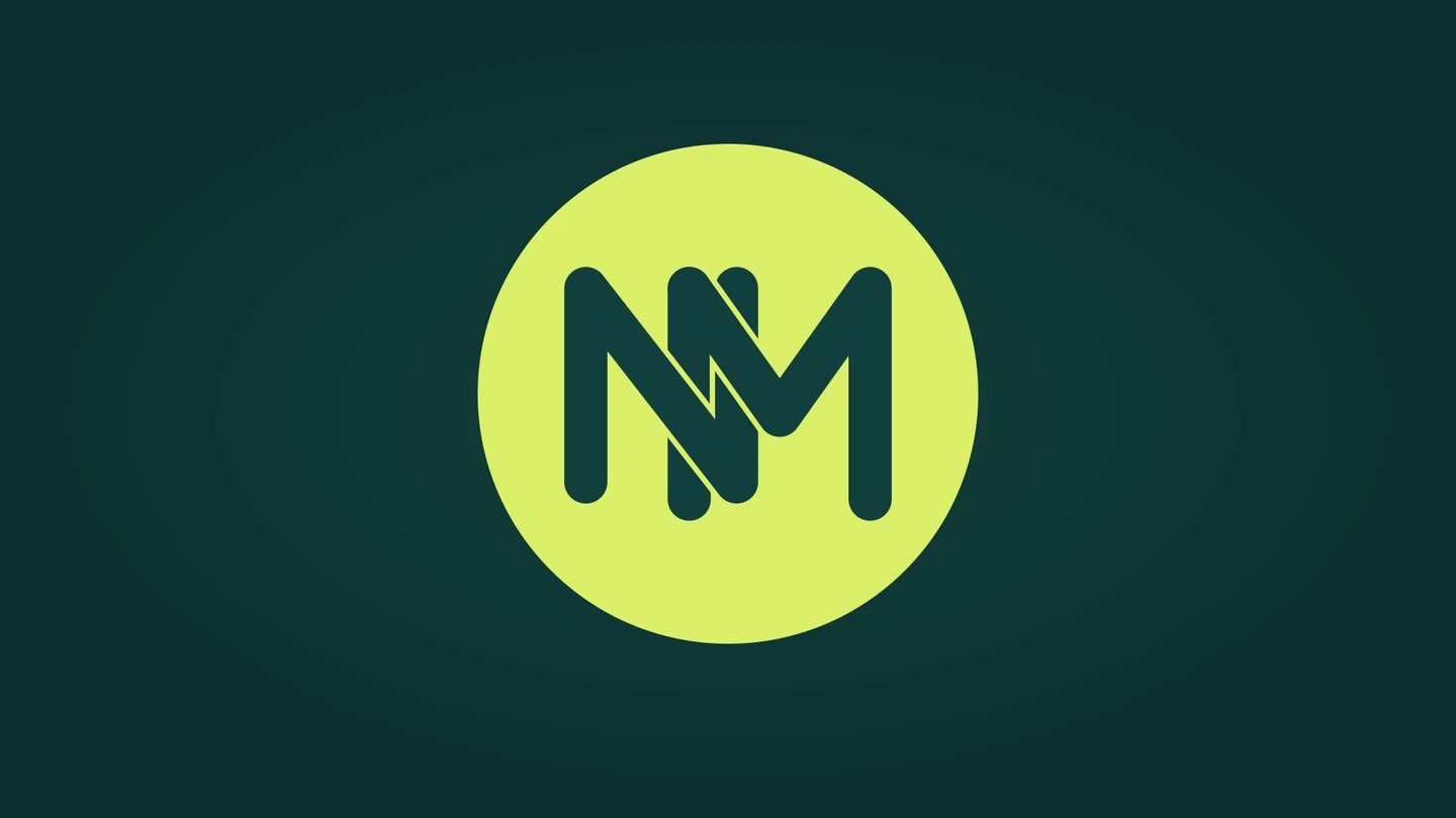 Het verweven NM-monogram transformeert tot het woordmerk Noble Matter.